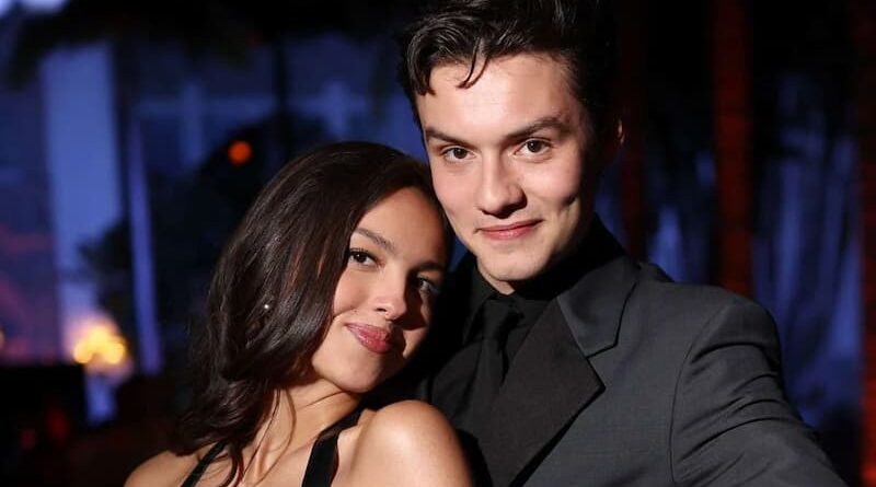Olivia Rodrigo e Louis Partridge