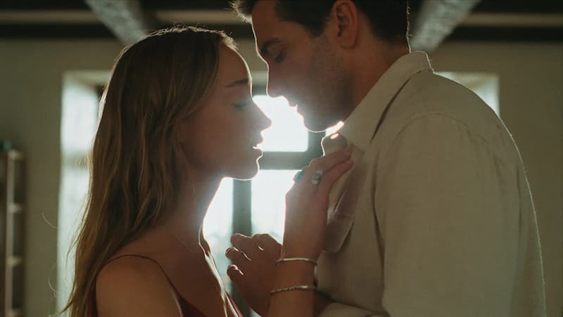 Remain: Jake Gyllenhaal e Phoebe Dynevor
